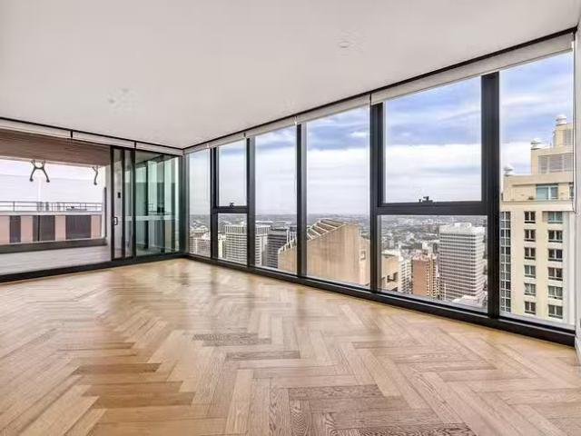 Charming 2 BR 5205/117 Bathurst Street, Sydney, NSW 2000