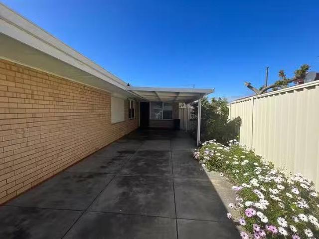 Nice 2 BR 53B Thorpe Street, Rockingham, WA 6168