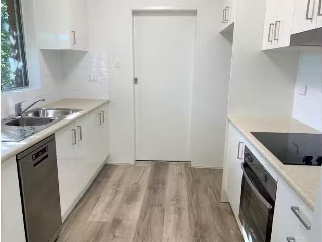 Just in! 2 BR 6/99 Evelyn Street, Sylvania Apartment for rent.