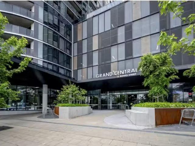 Cheap 2 BR 617/15 Bowes Street, Phillip Apartment for rent Li.