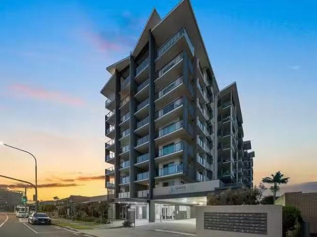 Deal! 2 BR 61/80 Hornibrook Esplanade, Clontarf, QLD 4019