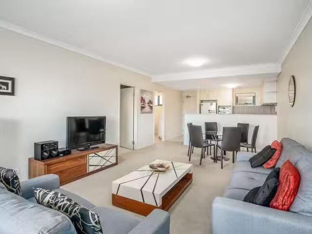 Just in! 2 BR 62/18 Wellington Street, East Perth, WA 6004