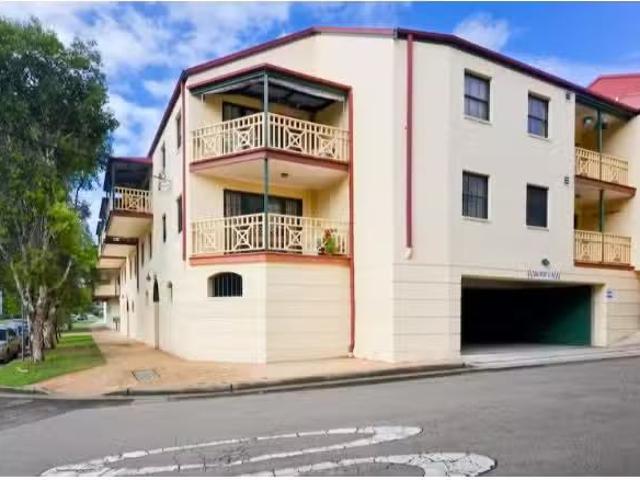 Unique 2 BR 6/38 Cooyong Crescent, TOONGABBIE Apartment for re.