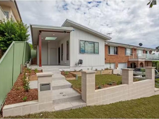 Cheap 2 BR 6a Mermaid Drive, Bateau Bay Apartment for rent Li.