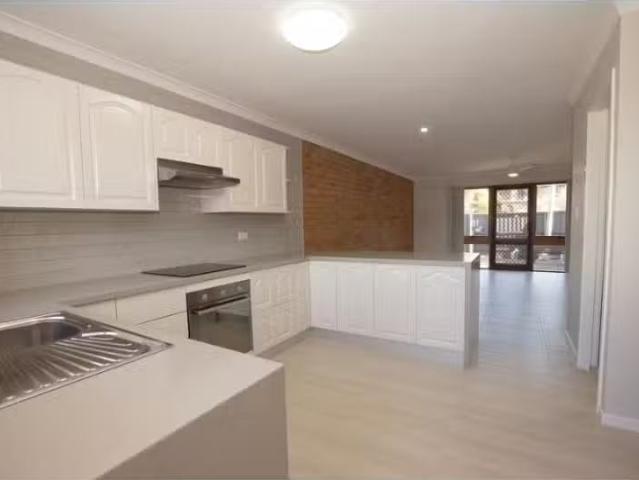 Deal! 2 BR 7/41 Park Beach Road, COFFS HARBOUR Townhouse for r.