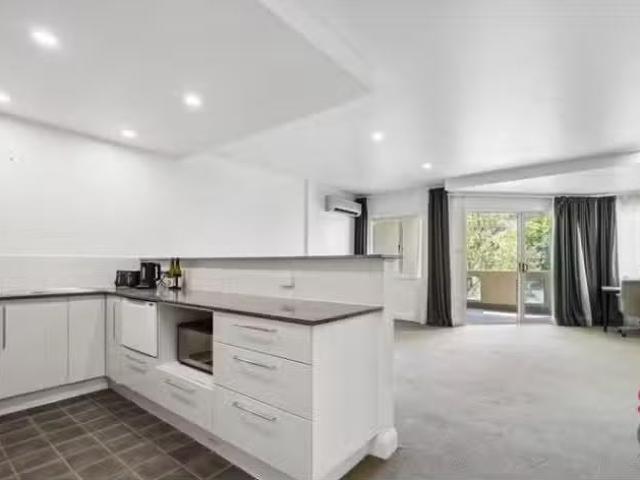 For Rent! 2 BR 78/8 Dominion Circuit, Forrest Apartment for re.