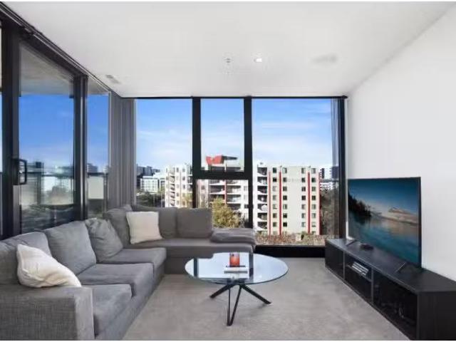 Just in! 2 BR 702/1 Elouera Street, BRADDON Apartment for rent.
