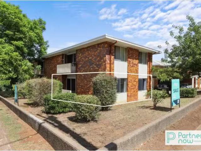 Cozy 2 BR 7/124 Brisbane Street, TAMWORTH Apartment for rent.