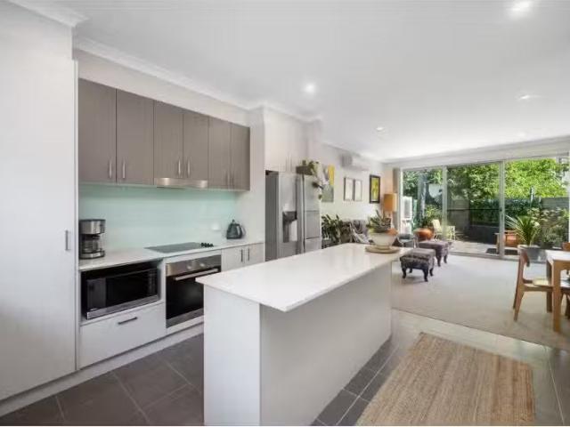 Charming 2 BR 7/1 Wise Street, BRADDON Townhouse for rent Lis.