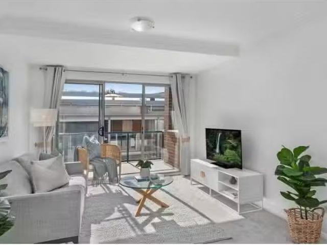 Deal! 2 BR 72/1 3 Delmar Parade, Dee Why Apartment for rent L.