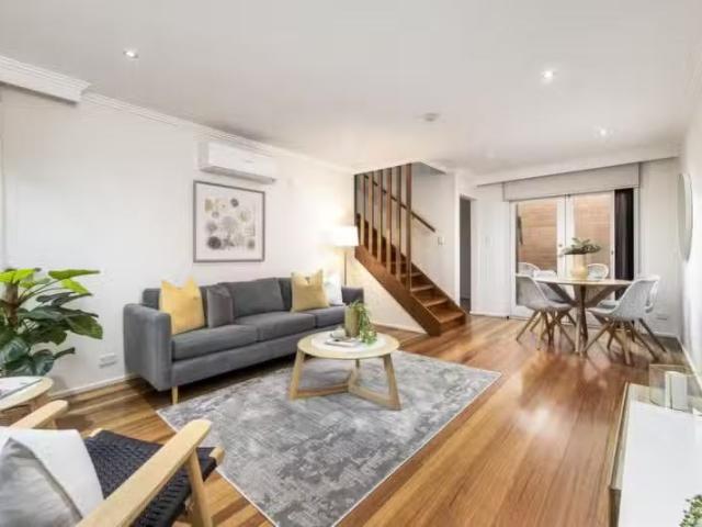 Just in! 2 BR 7/29 Rathmines Road, Hawthorn East VIC 3123 To.