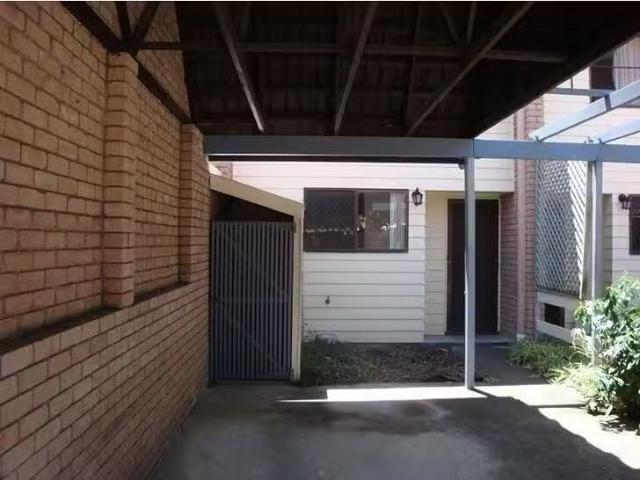 Charming 2 BR 8/64 Ferry Road, Thorneside, QLD 4158