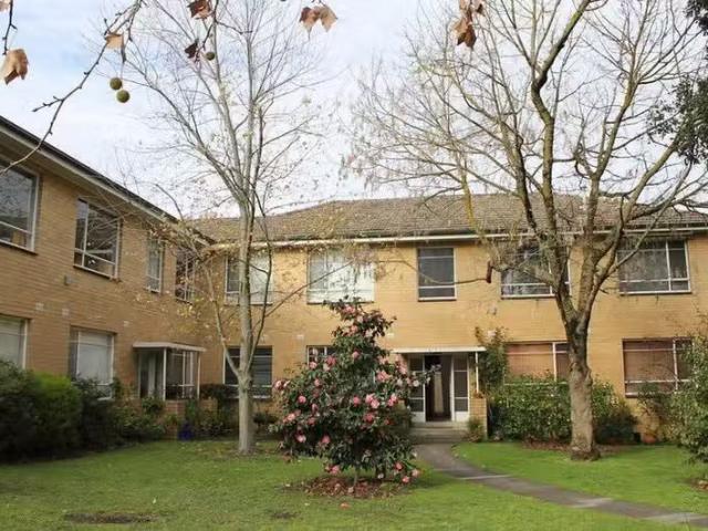 Rental! 2 BR 8/8 Albion Street, Surrey Hills VIC 3127 Apartm.