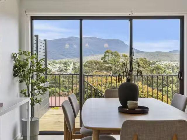 Cozy 2 BR 8/101 Channel Highway, Kingston, TAS 7050