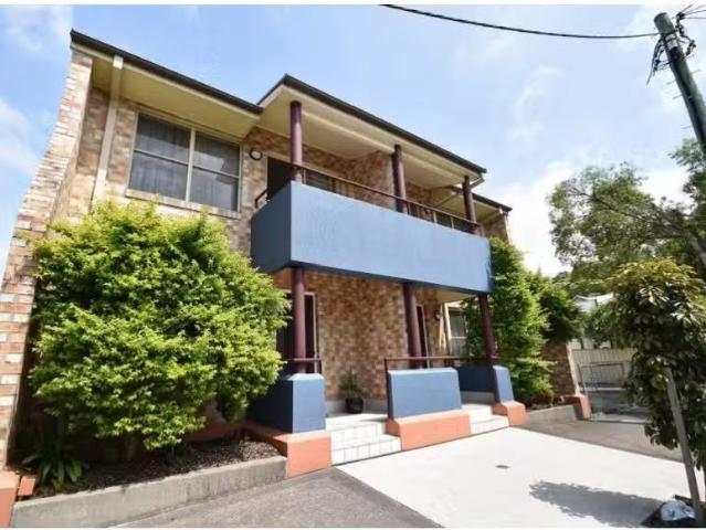 Just in! 2 BR 8/22 Donald Street, Hamilton House for rent Lis.