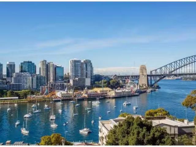 Nice 2 BR 8/26 East Crs Street, Mc Mahons Point Apartment for.