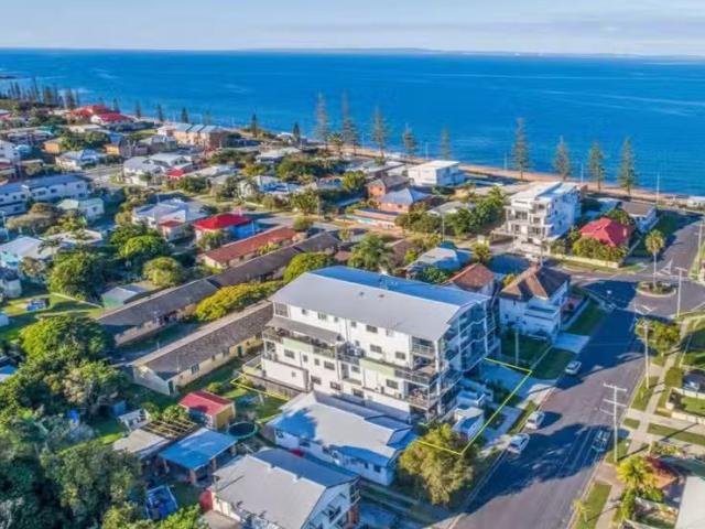 Cozy 2 BR 8/2 Beaconsfield Street, Margate, QLD 4019 Unit Le.