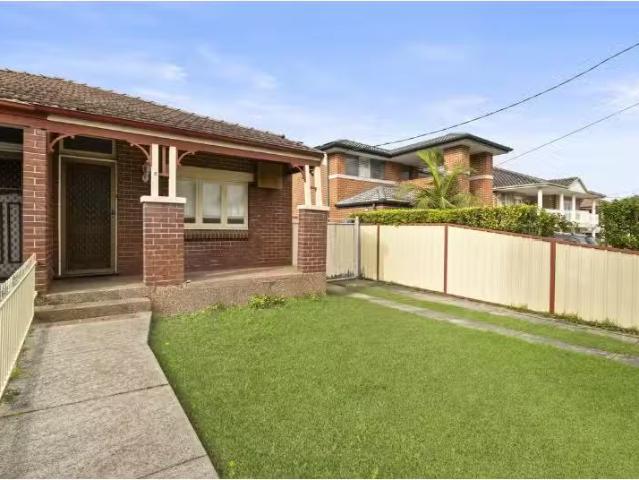 Nice 2 BR 8 Maria Street, Strathfield South Townhouse for rent.