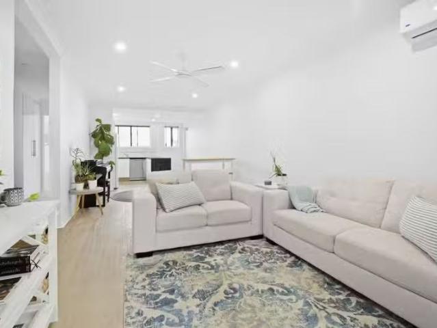 Nice 2 BR 9/6 Genoa Street, Surfers Paradise, QLD 4217 Unit.
