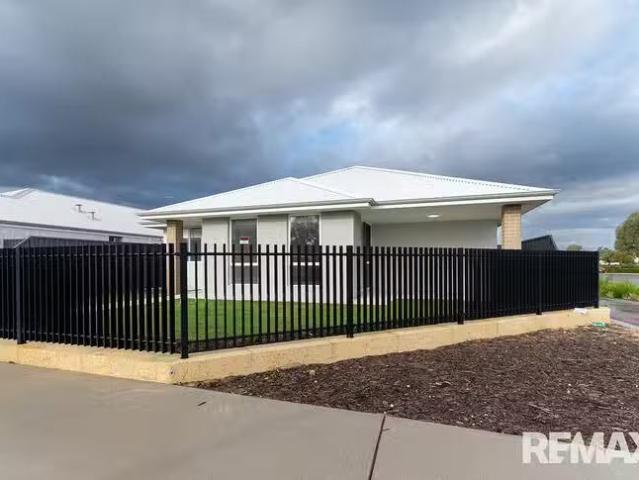 Cheap 2 Brilliance Avenue, Eglinton, WA 6034