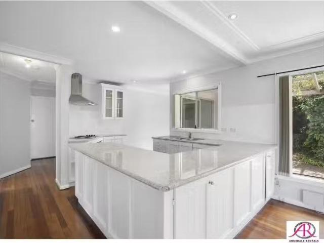 Charming 2 Curtis Street, Armidale House for rent Listed by A.