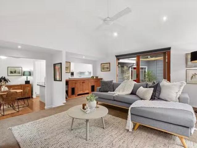 Rental! 2 Cedar Grove, Highton, VIC 3216
