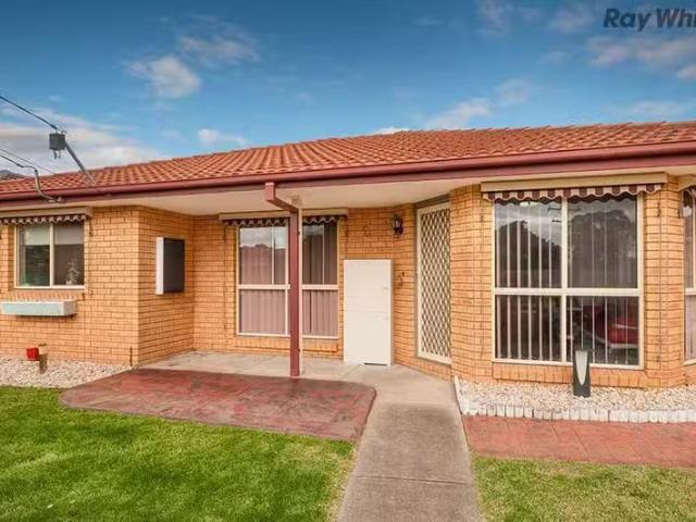 Unique 2 Chelmsford Crescent, St Albans VIC 3021