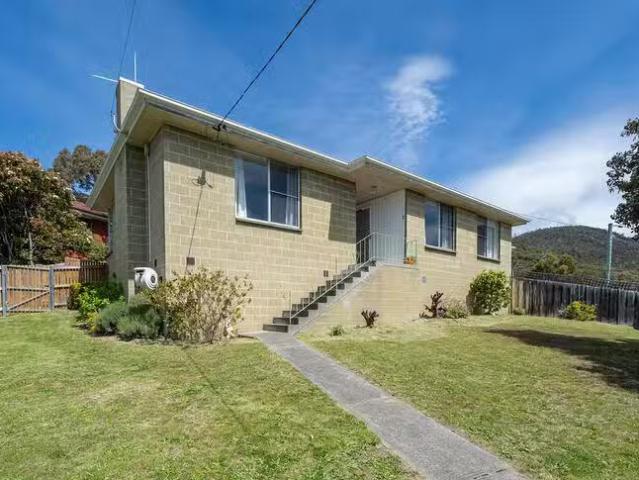 Unique 2 Garfield Road, Glenorchy, TAS 7010