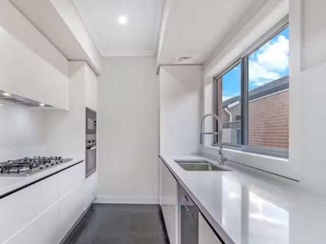 New 2 Riverbrae Avenue, RIVERSTONE House for rent Listed by M.