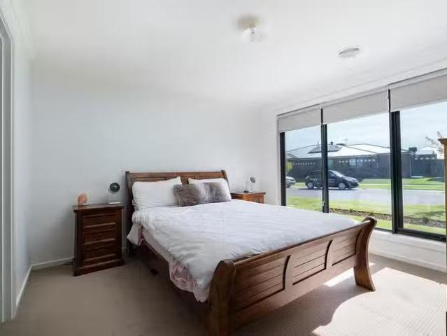 Charming 2 Strickland Street, Killara, VIC 3691