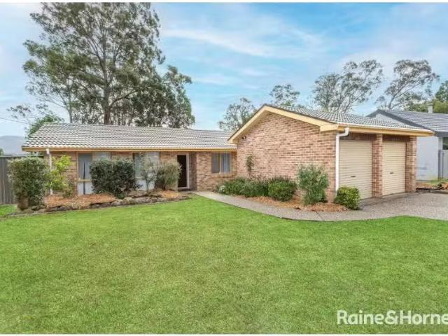 For Rent! 2 Soper Drive, NORTH NOWRA House for rent Listed by.