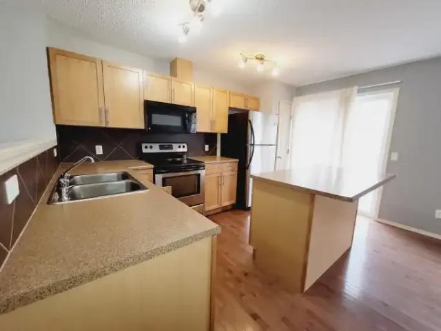For Rent 2.5 Bedroom Townhouse Edmonton AB DS104876562