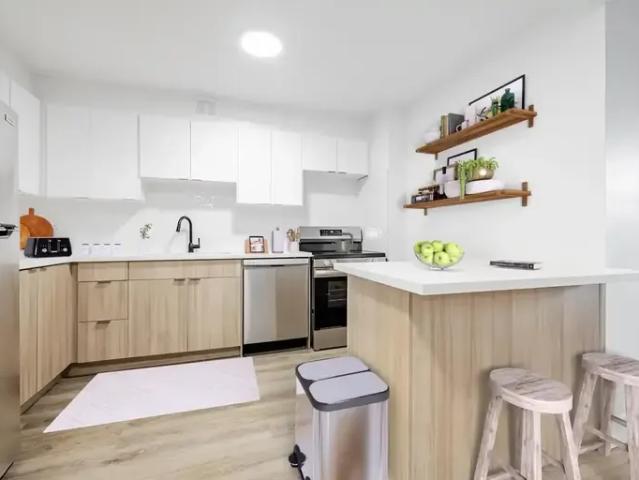 For Rent 2.5 Bedroom Apartment East York ON DS96589149