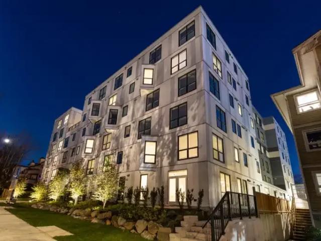 For Rent 2.5 Bedroom Apartment North Vancouver BC DS105100458