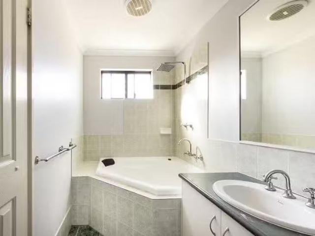 Deal! 2C/1 Nottinghill Street, Joondalup, WA 6027
