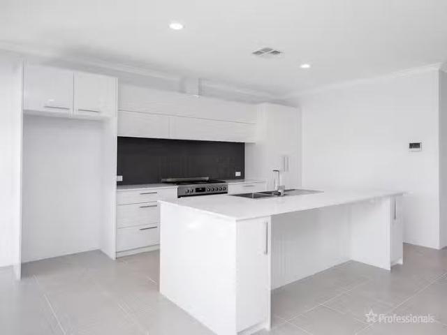 For Rent! 33 Troubridge Approach, Eglinton, WA 6034