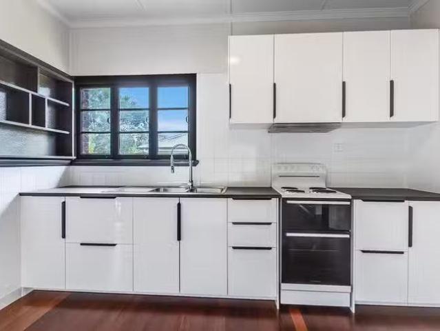 Just in! 33 Wighton Street, Sandgate, QLD 4017