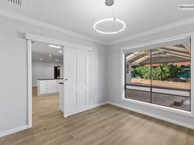 Deal! 33 Central Avenue, HALLETT COVE, SA 5158 House for Rent