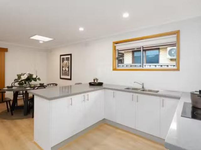 Deal! 33 Corinella Street, Bell Post Hill, VIC 3215 House fo.
