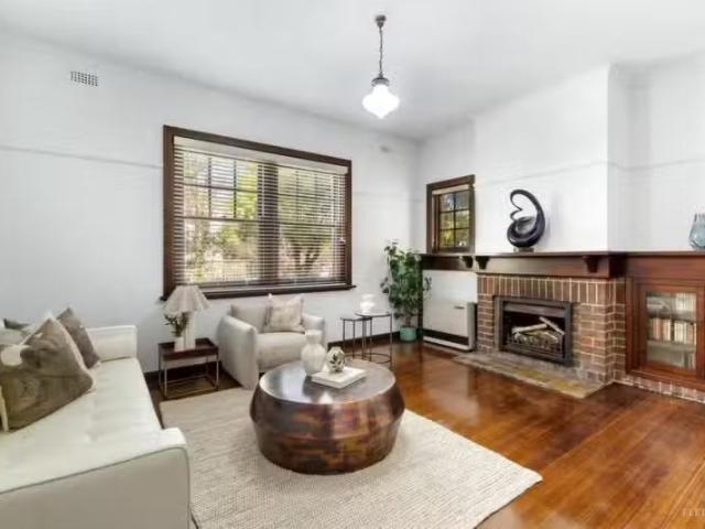 Cozy 3/3 Clovelly Court, Hawthorn VIC 3122 Apartment Auction
