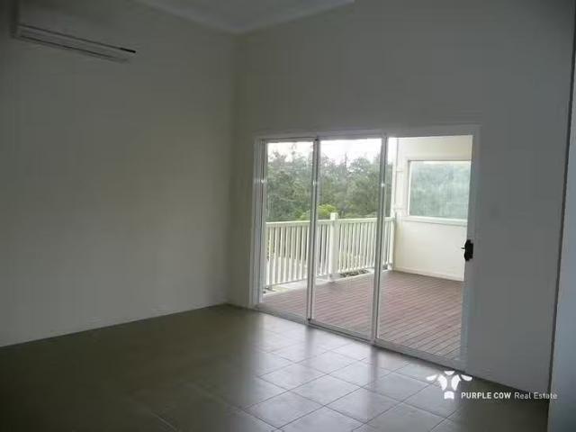 Unique 33 Emerald Crescent, Springfield, QLD 4300
