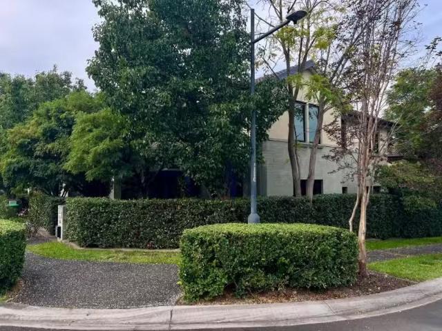 Cozy 33 Paley Street, Campbelltown House for rent Listed by M.
