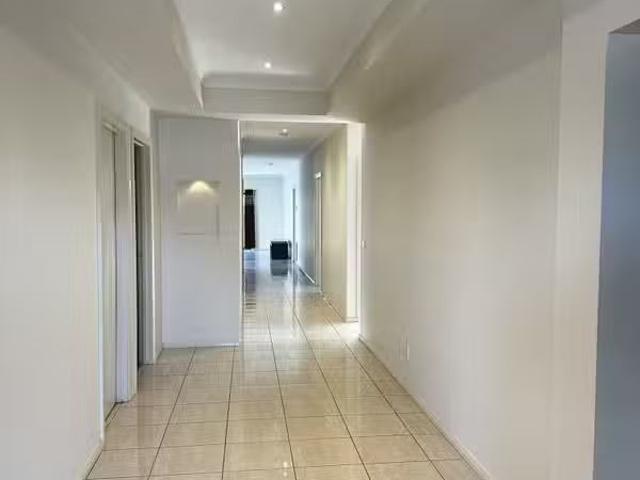Unique 33 Rutherglen Way, Caroline Springs VIC 3023