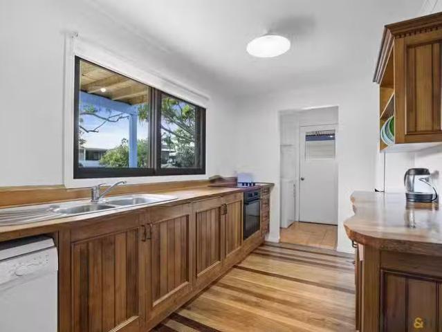 Charming 33 Sassafras Street, Pottsville, NSW 2489