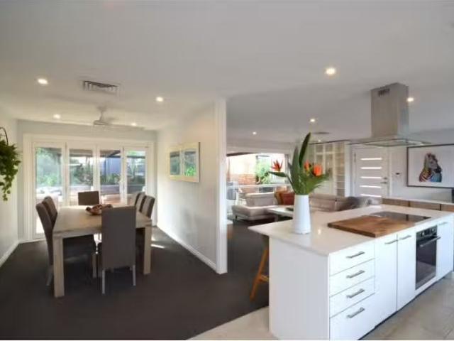 Just in! 33 Sporing Avenue, Kings Langley House for rent List.