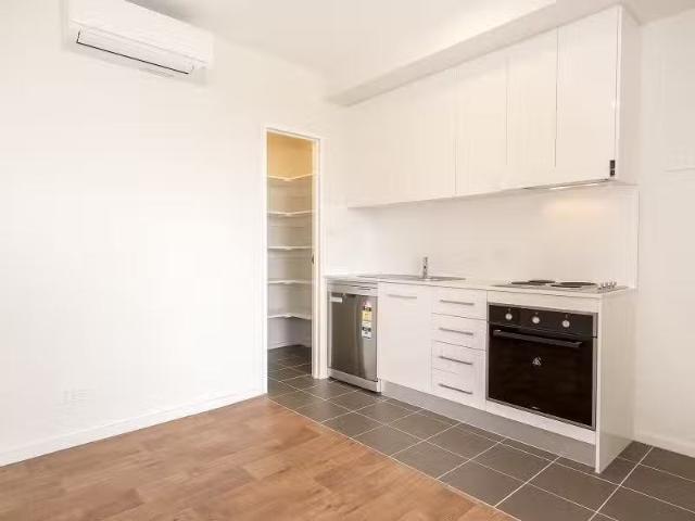 Just in! 301/6 Charles Street, Charlestown Apartment for rent.