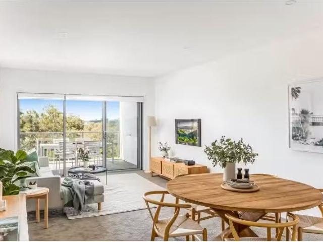Charming 306/1 Evelyn Court, Shellharbour City Centre Apartmen.
