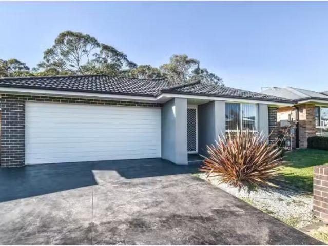 Nice 30 Glasson Drive, ORANGE House for rent Listed by Belle.