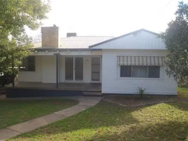 Deal! 30 Hall Street, TAMWORTH House for rent Listed by Wendy.