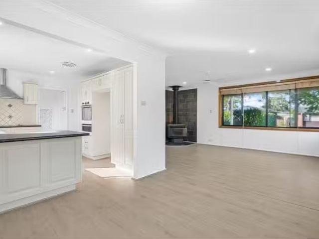 For Rent! 30 Maldon Street, South Penrith House for rent List.